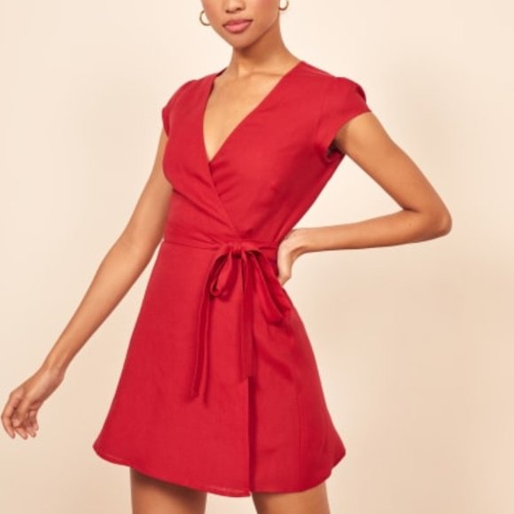 Reformation Dresses & Skirts - Reformation wrap mini dress